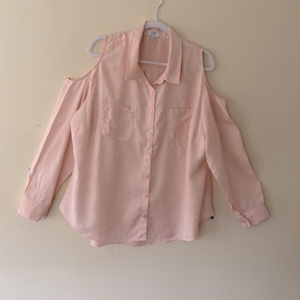Crown & Ivy Curvy Light Pink Cold Shoulder Button Down Shirt Size 3X
